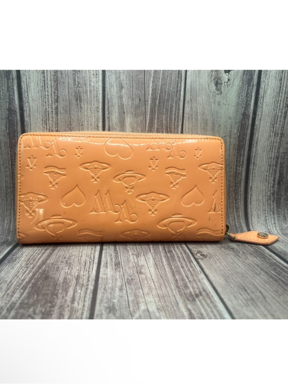 VIVIENNE WESTWOOD EUC Peach Embossed Patent Leather Orb Heart Initial Zip Wallet - Picture 4 of 16